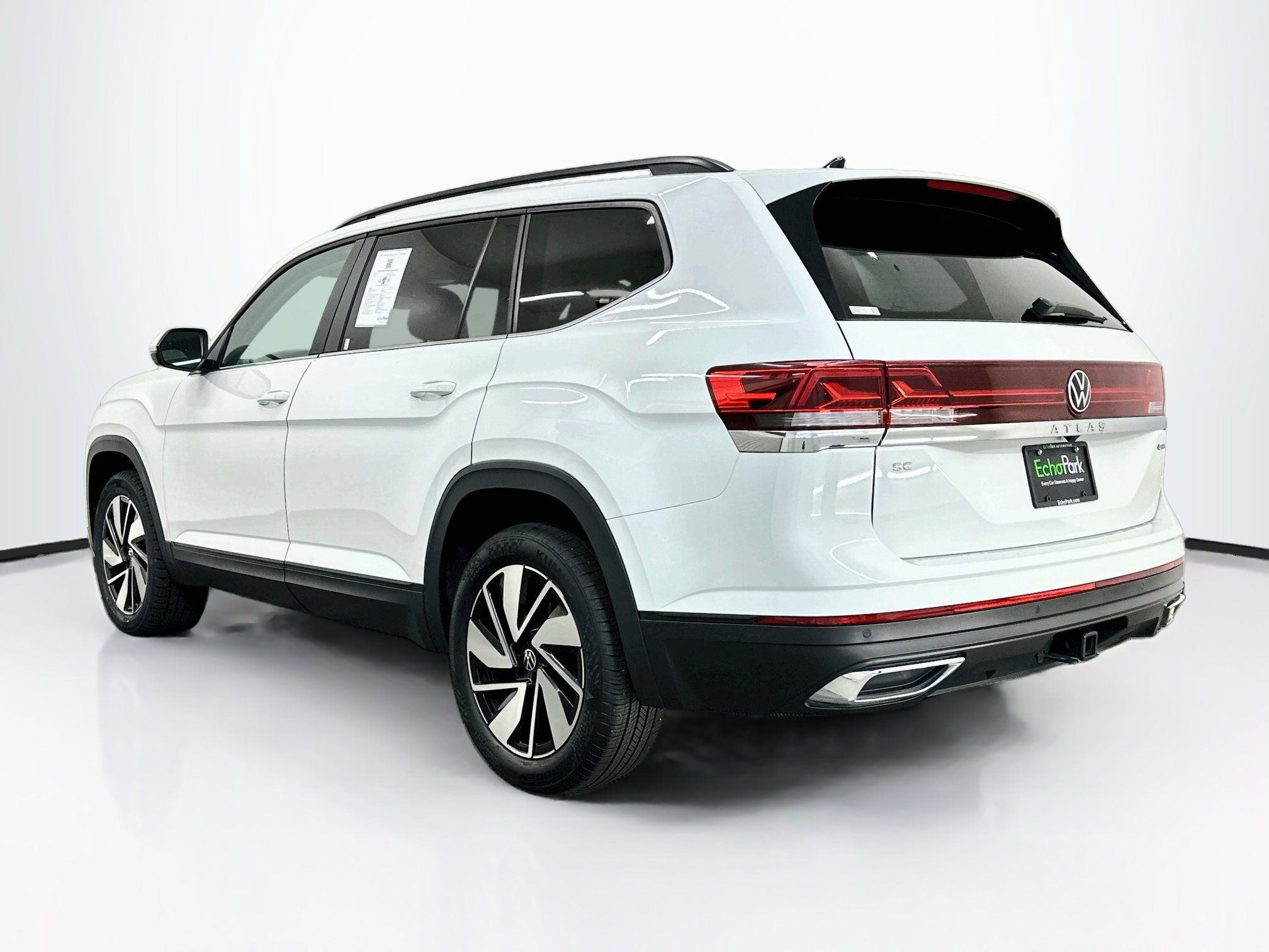 Used 2025 Volkswagen Atlas SE AWD/4WD image 5