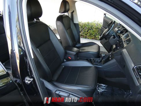 Used 2018 Volkswagen Tiguan SE w/ Panoramic Sunroof Package AWD/4WD image 27