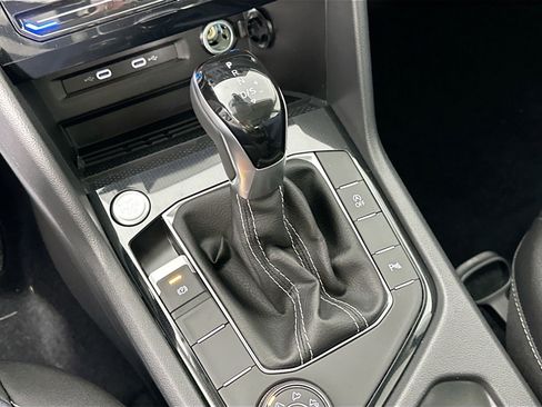 Certified 2025 Volkswagen Taos SEL image 8