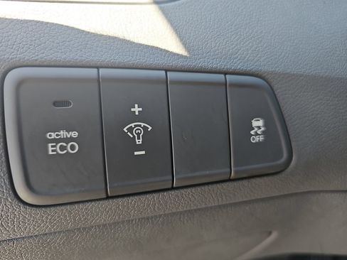 Used 2014 Hyundai Elantra SE FWD image 21