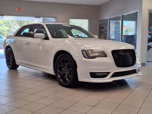 Used 2022 Chrysler 300 Touring L RWD image 6