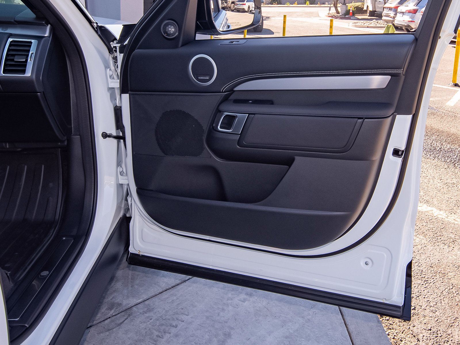 New 2026 Land Rover Discovery Limited Edition AWD/4WD image 43