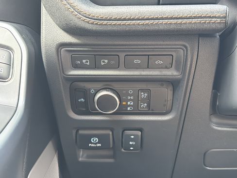 Used 2024 Ford F150 Lightning Lariat image 25