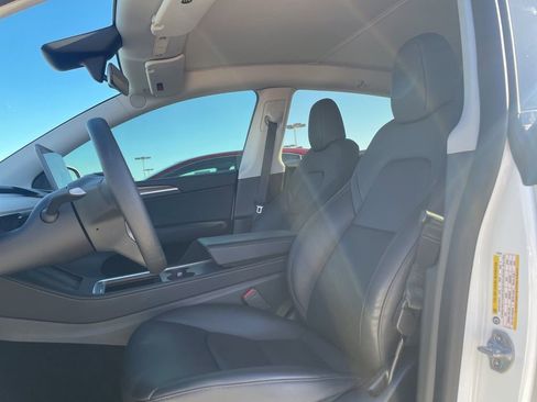 Used 2025 Tesla Model Y Long Range RWD image 7