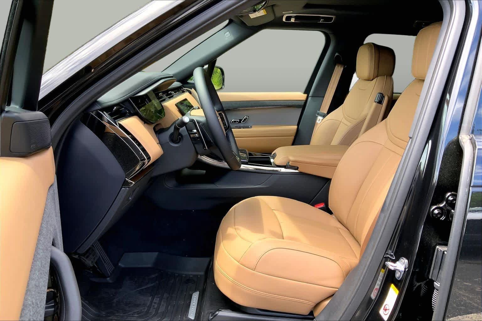 New 2026 Land Rover Range Rover Sport SE AWD/4WD image 13