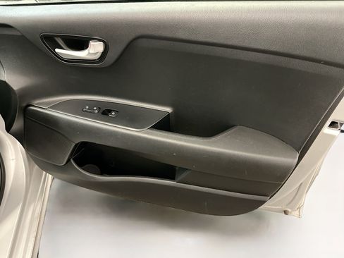 Used 2019 Kia Rio S image 32
