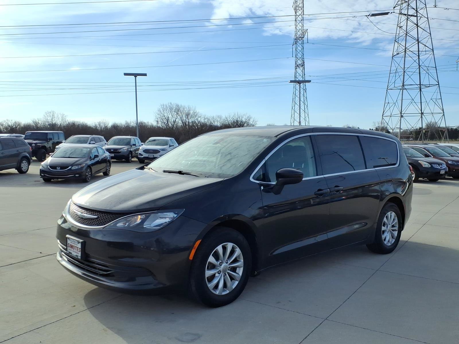 Used 2019 Chrysler Pacifica LX w/ Tire & Wheel Group FWD image 4