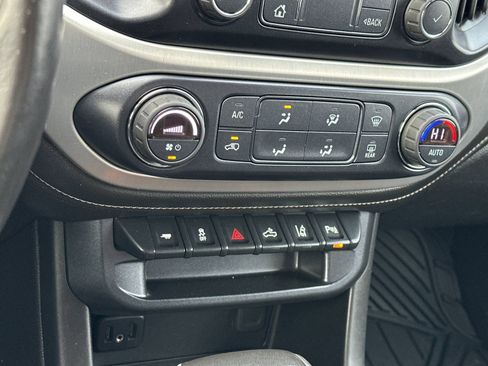 Used 2020 GMC Canyon SLE w/ Driver Alert Package image 19