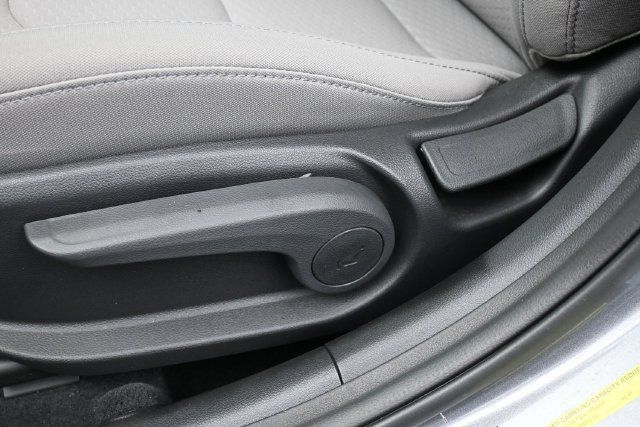 Used 2019 Hyundai Elantra SE FWD image 12
