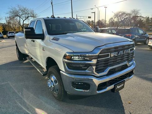 New 2026 RAM 3500 Tradesman AWD/4WD image 4
