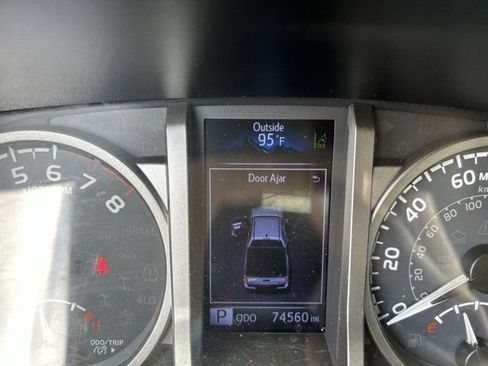 Used 2019 Toyota Tacoma SR5 AWD/4WD image 15