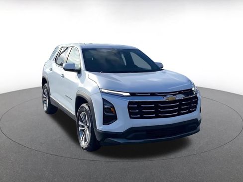 Used 2025 Chevrolet Equinox LT image 3