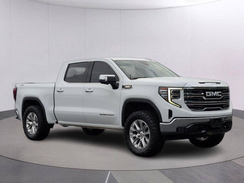 Used 2022 GMC Sierra 1500 SLT w/ SLT Premium Package AWD/4WD image 9