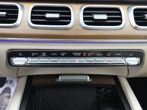 Used 2021 Mercedes-Benz GLS 450 4MATIC image 21
