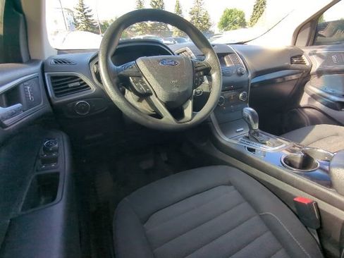 Used 2017 Ford Edge SE AWD/4WD image 2