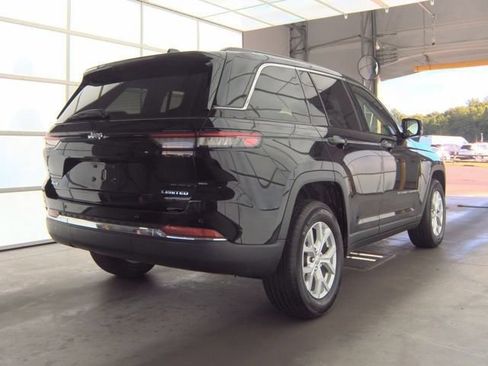 Used 2023 Jeep Grand Cherokee Limited AWD/4WD image 3