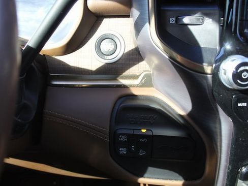 Used 2024 RAM 2500 Limited w/ Towing Technology Group image 32