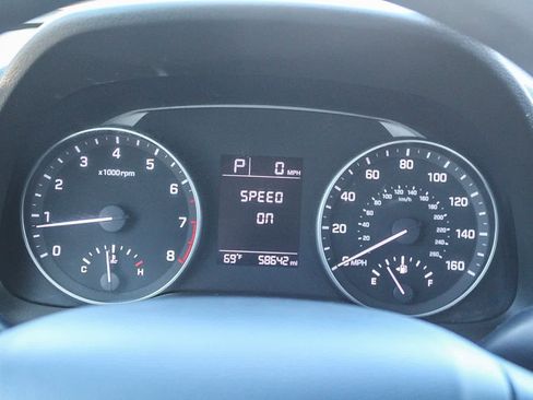 Used 2017 Hyundai Elantra SE image 29