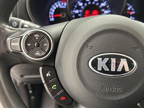 Used 2018 Kia Soul + FWD image 17
