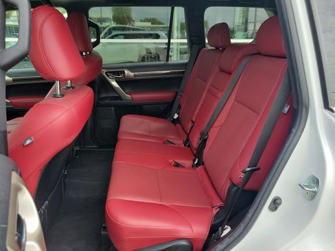 Used 2021 Lexus GX 460 Premium w/ Premium Package image 16