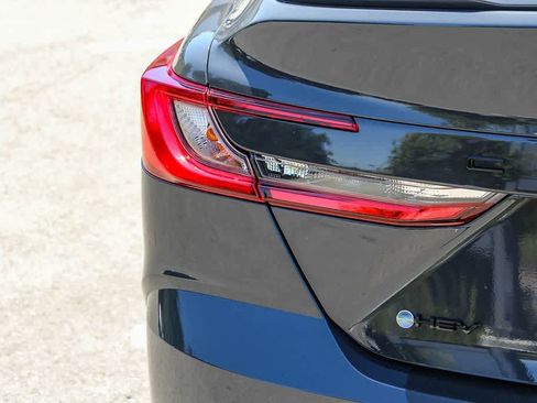 Used 2025 Toyota Camry SE w/ Convenience Package FWD image 11