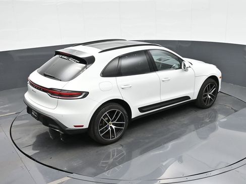 Certified 2025 Porsche Macan image 30