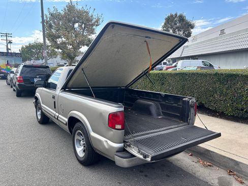 Used 2001 Chevrolet S10 Pickup LS w/ Preferred Equipment Group RWD image 9