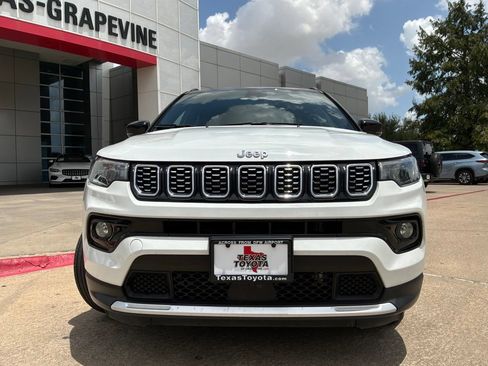 Used 2025 Jeep Compass Limited AWD/4WD image 3