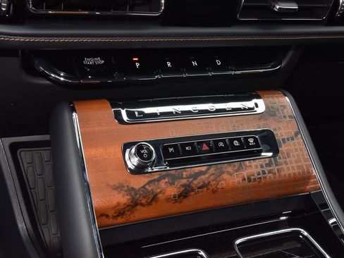 New 2026 Lincoln Aviator Black Label w/ Dynamic Handling Package image 38