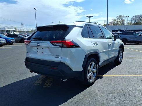 Used 2021 Toyota RAV4 XLE Premium AWD/4WD image 5