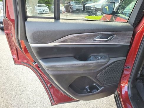 Used 2024 Jeep Grand Cherokee Limited image 9