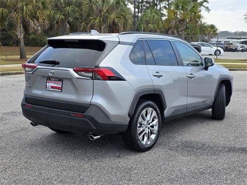 Certified 2020 Toyota RAV4 XLE Premium image 5