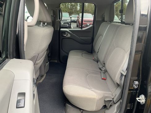 Used 2016 Nissan Frontier SV AWD/4WD image 11
