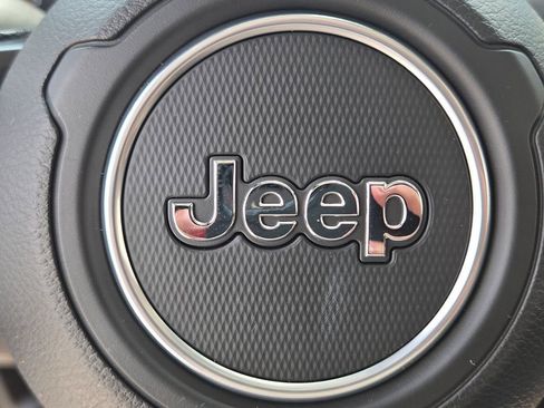 Used 2024 Jeep Gladiator Sport AWD/4WD image 30