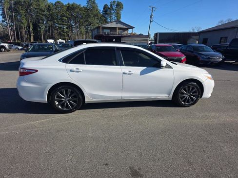 Used 2016 Toyota Camry XLE image 4
