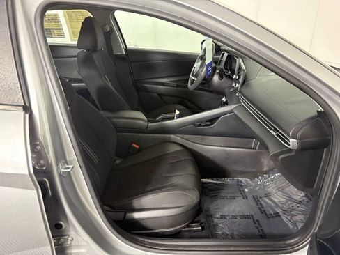 Used 2021 Hyundai Elantra SEL image 34