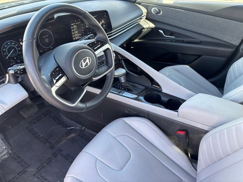 Used 2024 Hyundai Elantra Limited image 21