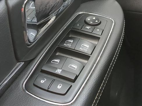 Used 2015 RAM 1500 Laramie w/ Convenience Group image 25