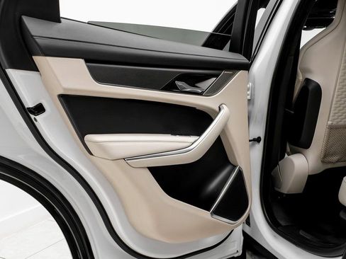 Used 2023 Jaguar F-PACE SVR image 35