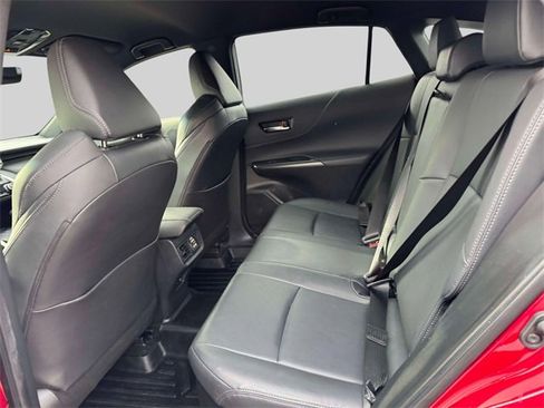 Used 2022 Toyota Venza XLE image 12