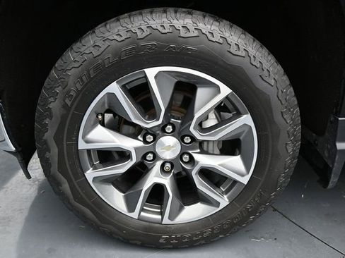 Used 2022 Chevrolet Silverado 1500 LT image 11