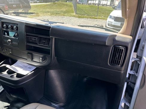 Used 2017 Chevrolet Express 2500 RWD image 37