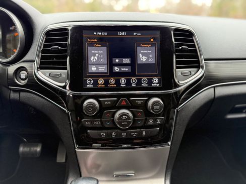 Used 2021 Jeep Grand Cherokee Limited image 17