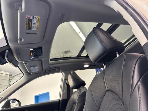 Used 2024 Toyota Grand Highlander AWD image 25