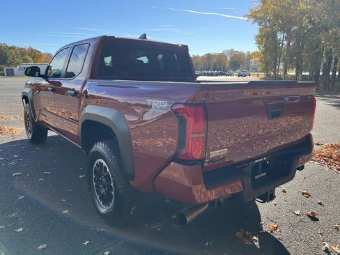 Used 2025 Toyota Tacoma TRD Off-Road image 5