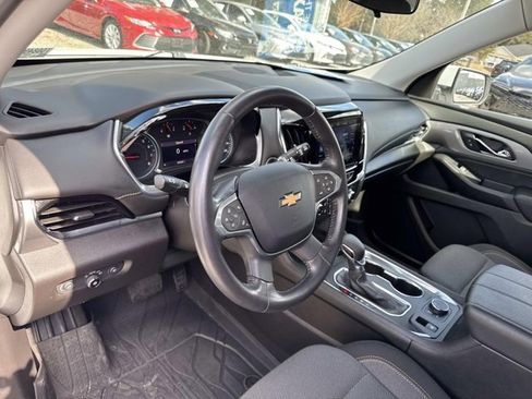 Used 2021 Chevrolet Traverse LT image 12