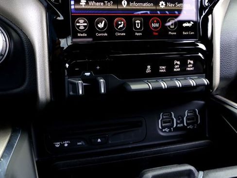 Used 2019 RAM 1500 Laramie AWD/4WD image 18