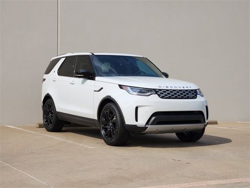Used 2025 Land Rover Discovery S image 2