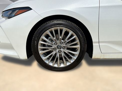 Used 2019 Toyota Avalon Limited image 11