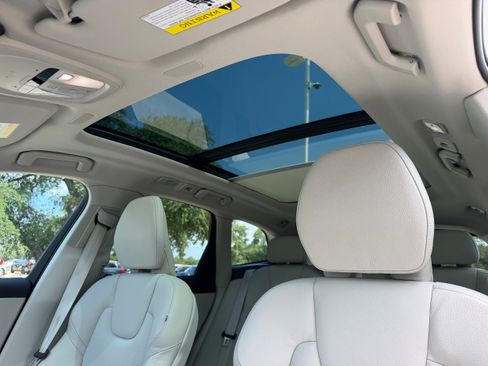 Certified 2024 Volvo XC60 B5 Plus w/ Protection Package Premier AWD/4WD image 23